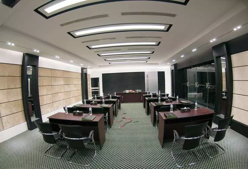 Hotelli Executive Inn