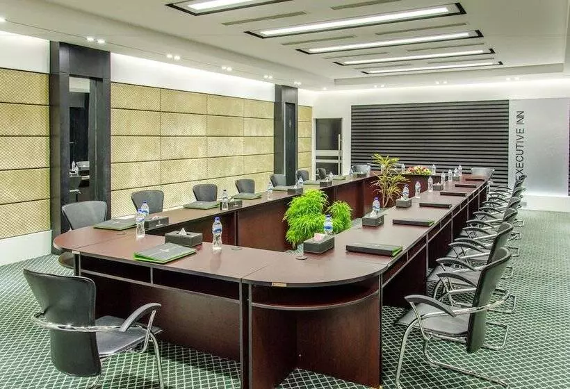 Hotelli Executive Inn