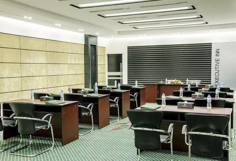 Hotelli Executive Inn