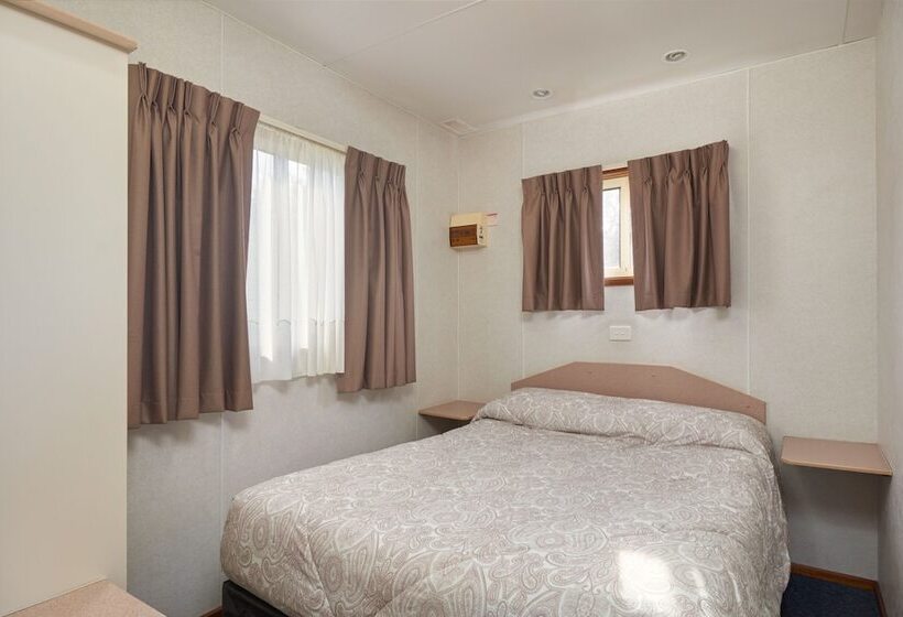 Отель Gundagai Cabins & Tourist Park