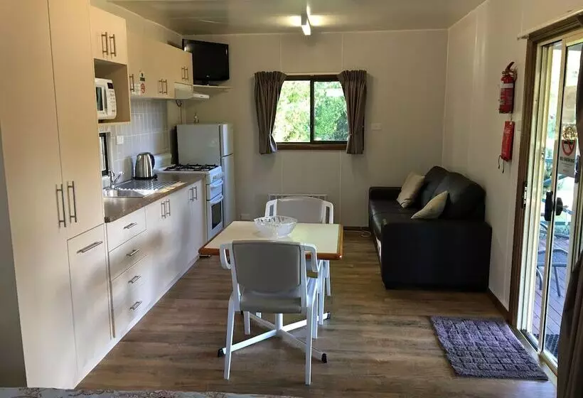 Hotel Gundagai Cabins & Tourist Park