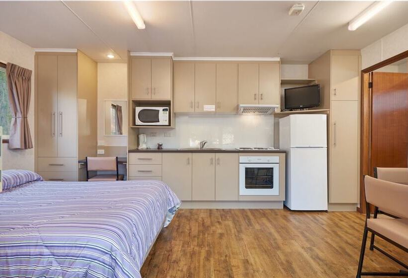 Отель Gundagai Cabins & Tourist Park