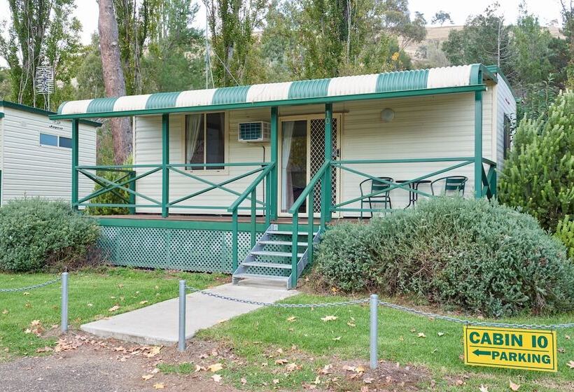 Отель Gundagai Cabins & Tourist Park