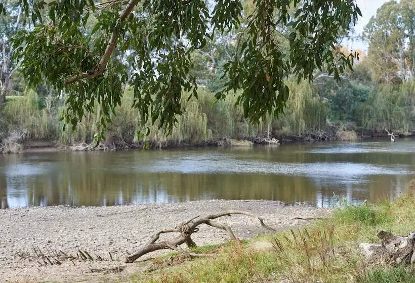 Hotel Gundagai Cabins & Tourist Park