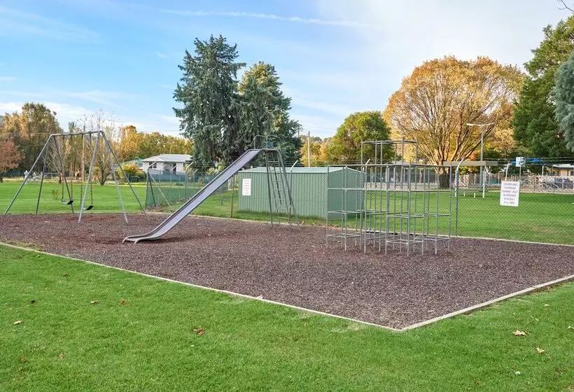 Hotel Gundagai Cabins & Tourist Park