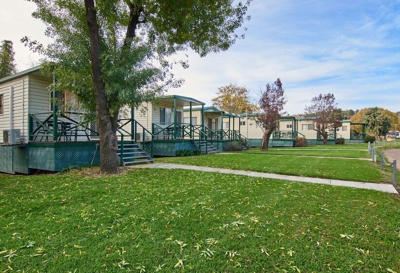 Отель Gundagai Cabins & Tourist Park