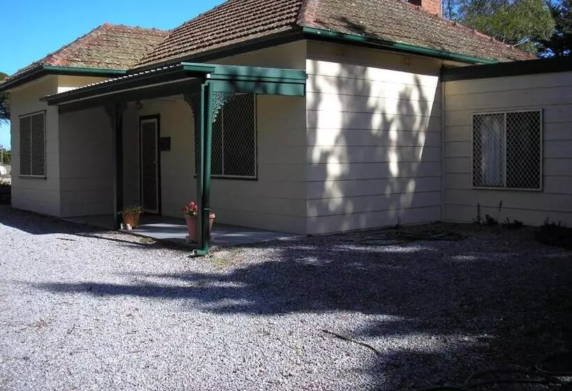 فندق Morella Farmstay