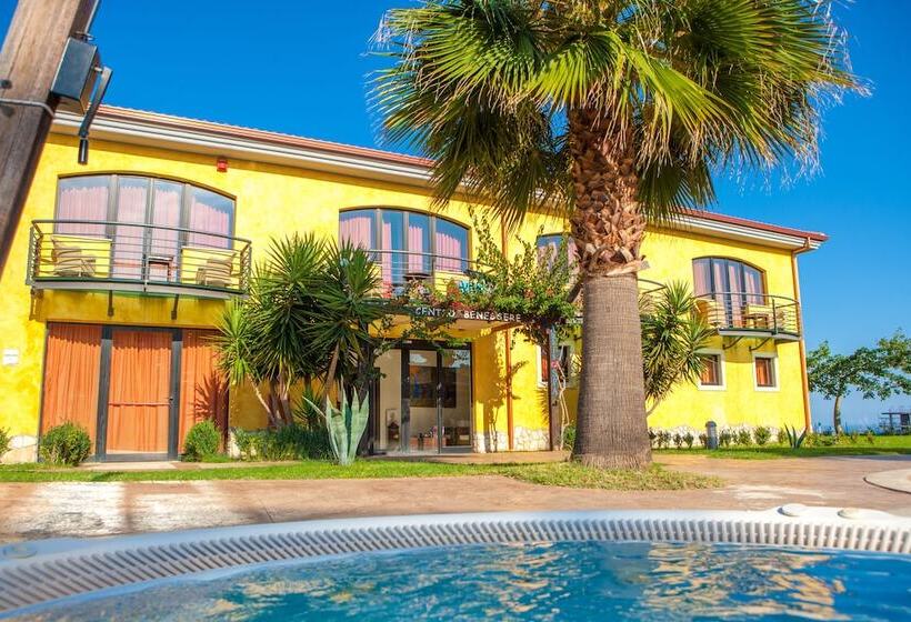 Отель Relais Capo Spulico Beach & Spa