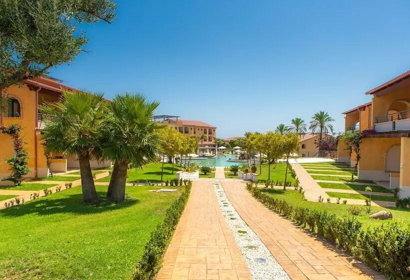 هتل Relais Capo Spulico Beach & Spa