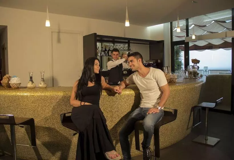 هتل Relais Capo Spulico Beach & Spa