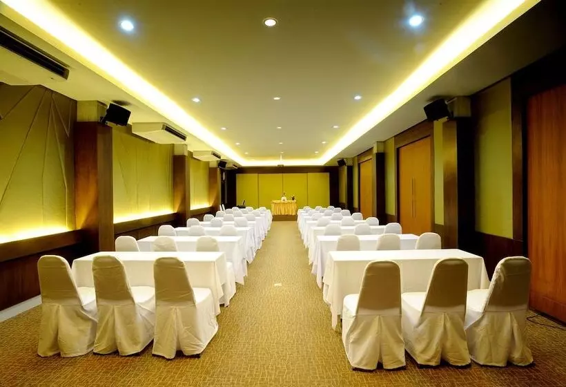 هتل The Charm Boutique Resort