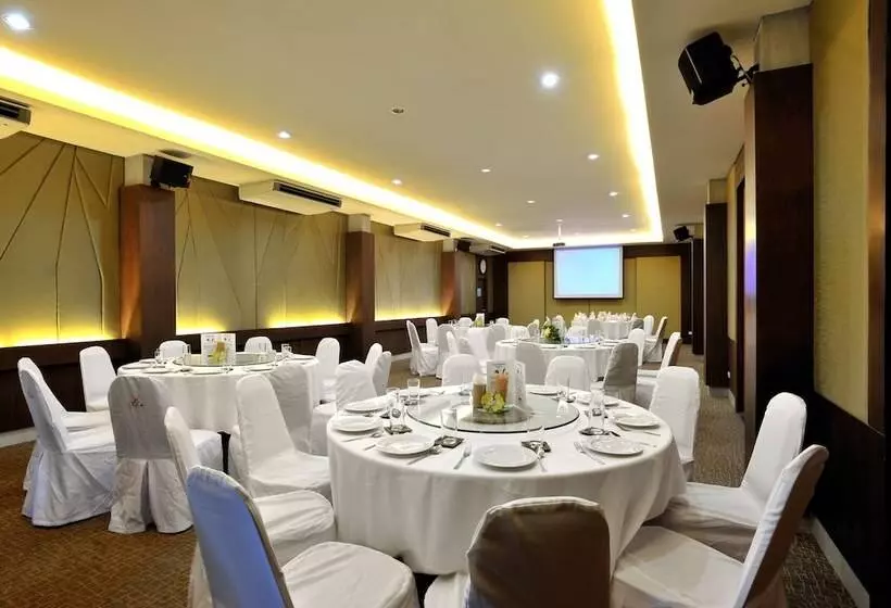 هتل The Charm Boutique Resort