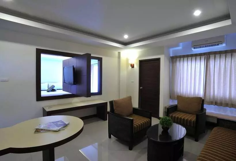 هتل The Charm Boutique Resort