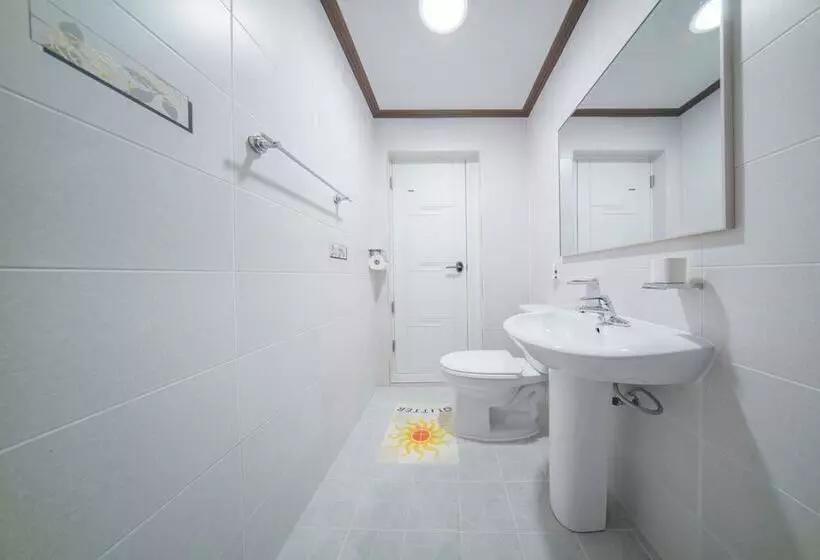 Отель Zio Pinetree