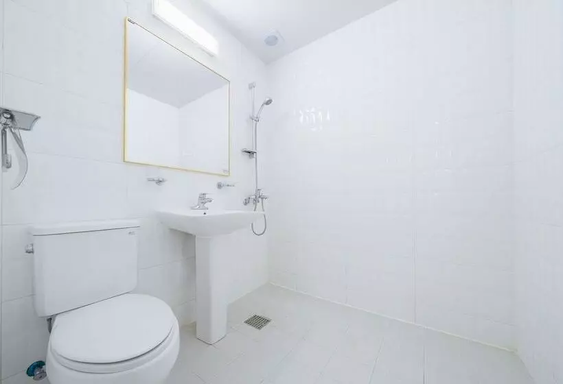 Отель Zio Pinetree