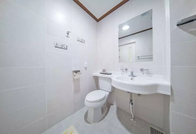 Отель Zio Pinetree