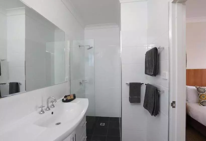 فندق على الطريق Cadman Motor Inn And Apartments