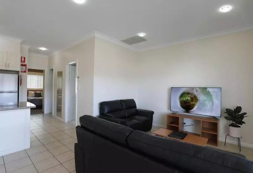 فندق على الطريق Cadman Motor Inn And Apartments