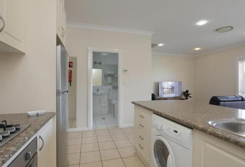 فندق على الطريق Cadman Motor Inn And Apartments