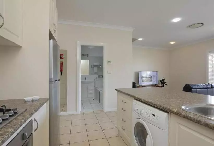 فندق على الطريق Cadman Motor Inn And Apartments