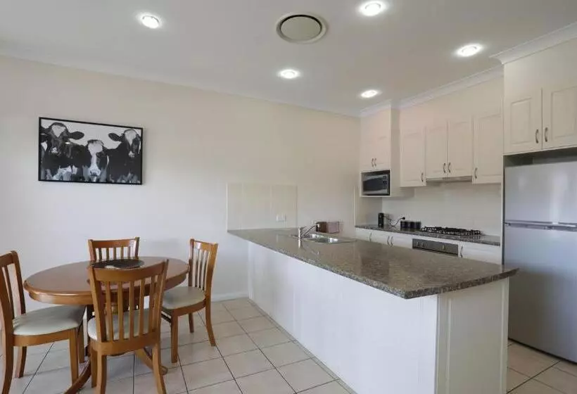 فندق على الطريق Cadman Motor Inn And Apartments