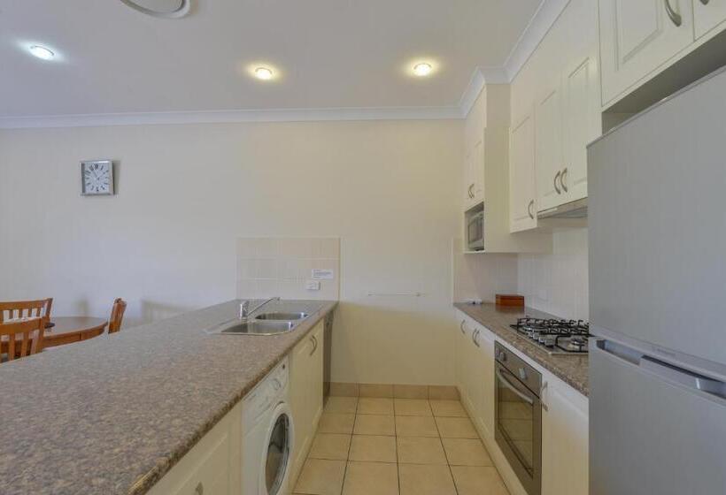 فندق على الطريق Cadman Motor Inn And Apartments