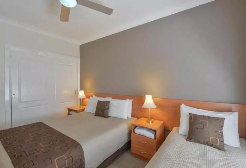 فندق على الطريق Cadman Motor Inn And Apartments