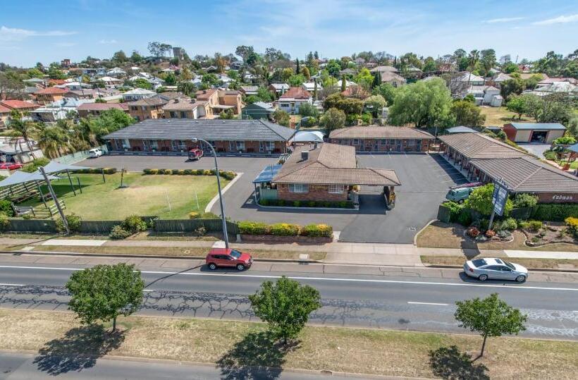 فندق على الطريق Cadman Motor Inn And Apartments