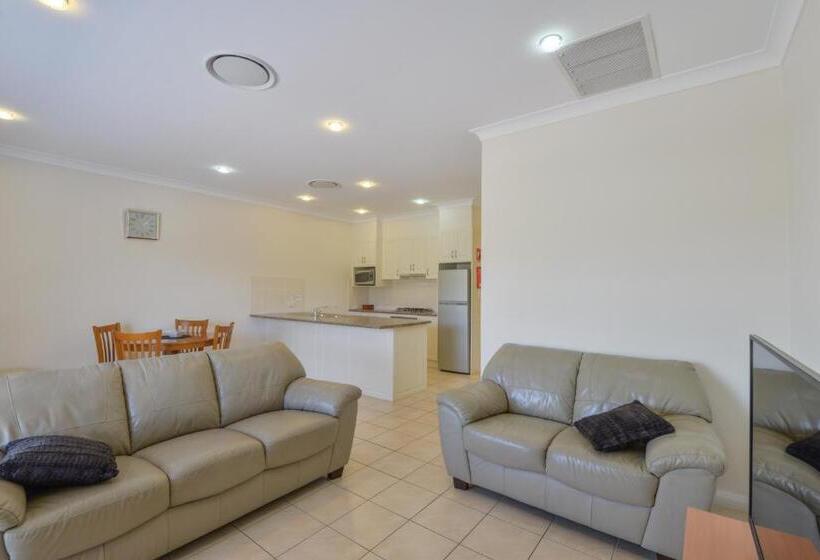 فندق على الطريق Cadman Motor Inn And Apartments