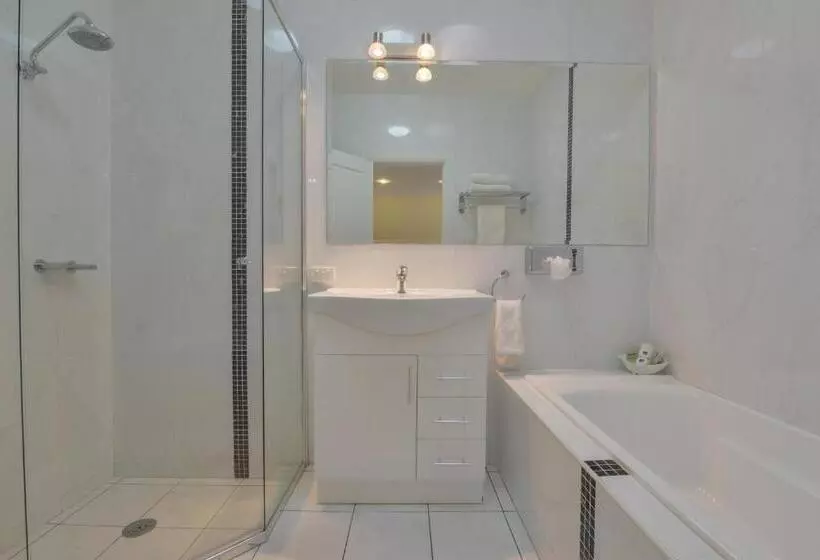 فندق على الطريق Cadman Motor Inn And Apartments