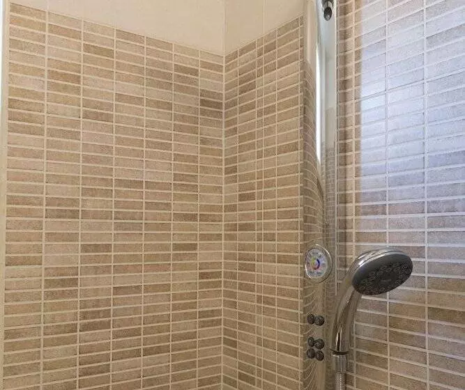 تختخواب و صبحانه Porto Di Claudio