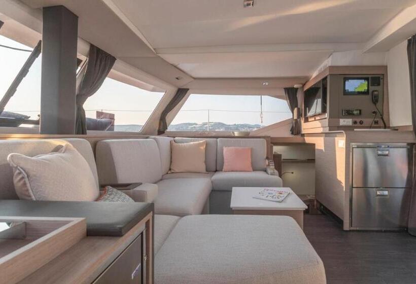 هتل Angioino & Spa