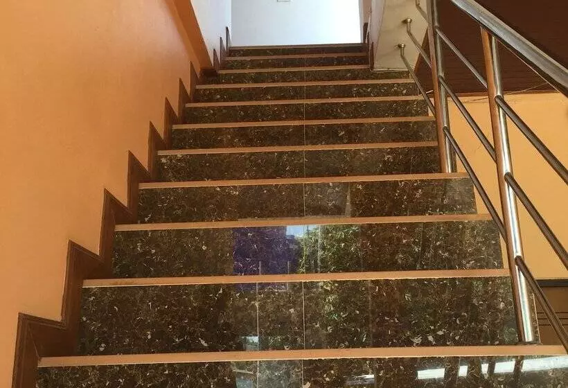 Отель Lanta Grand House