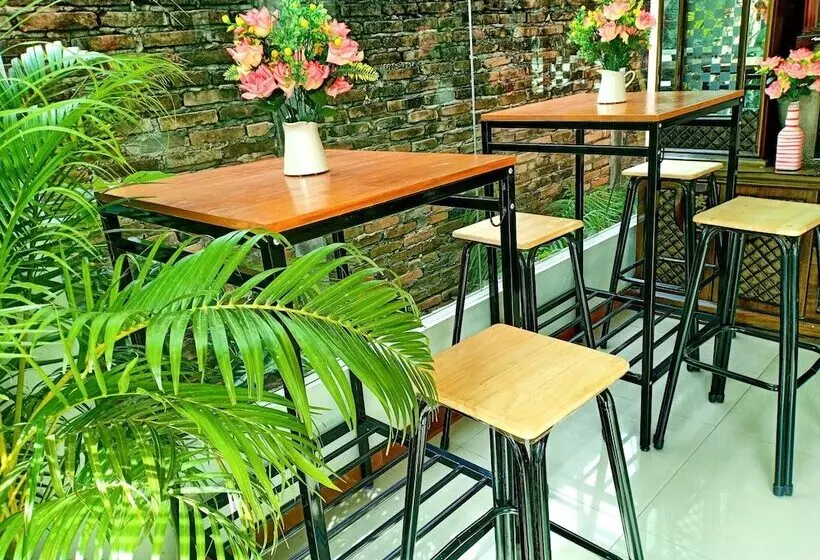 Отель Lanta Grand House