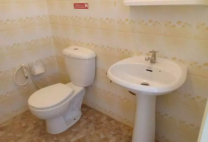 Отель Lanta Grand House