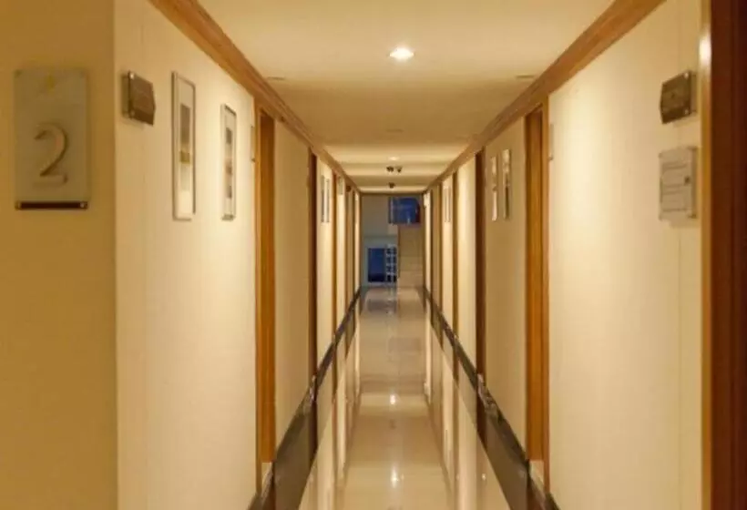 Отель Muanmanee Boutique