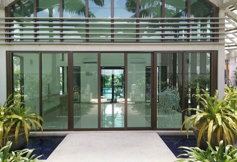 Indah Alam Vacation Home