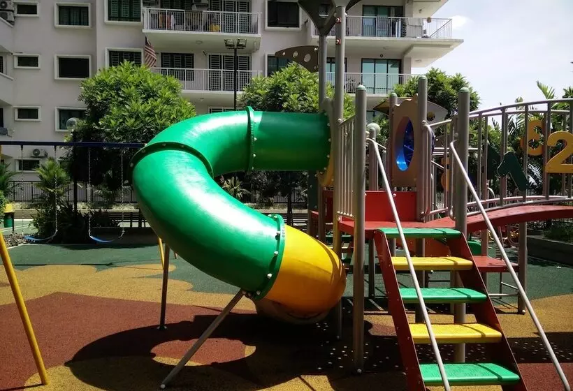 Indah Alam Vacation Home