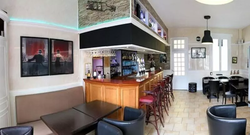 Отель De France