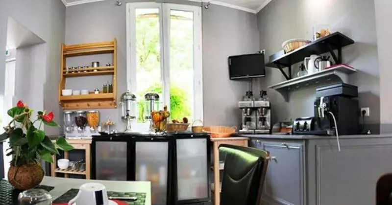 Отель De France