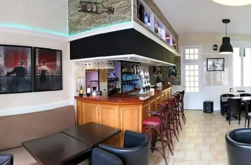 Отель De France