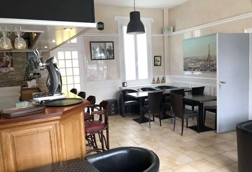 Отель De France