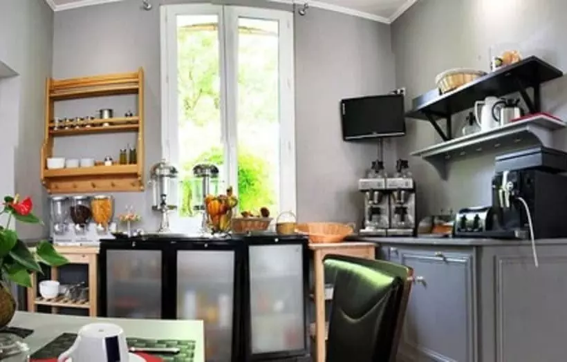 Отель De France