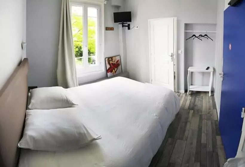 Отель De France