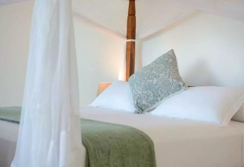 هتل Kisiwa On The Beach