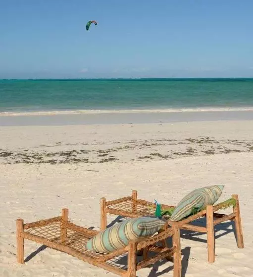 هتل Kisiwa On The Beach