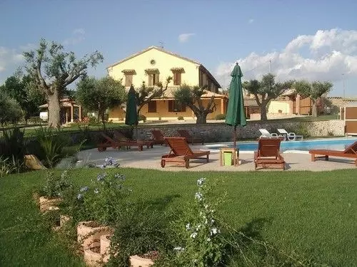 هتل Agriturismo Poggio Agli Ulivi