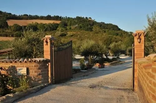 هتل Agriturismo Poggio Agli Ulivi