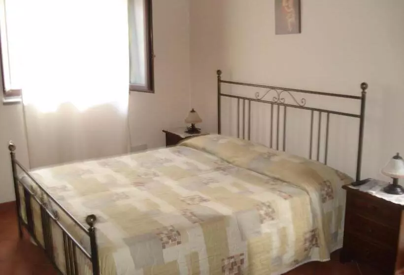 هتل Agriturismo La Grevillea