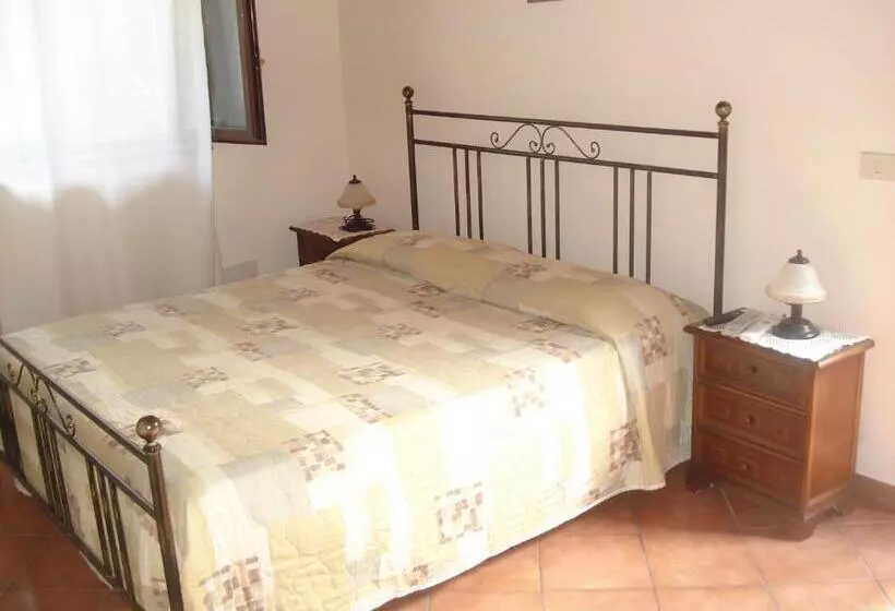 هتل Agriturismo La Grevillea